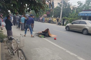 Cụ ông đi xe đạp tử vong sau va chạm với xe tải 