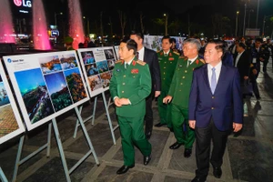 Trao giải Cuộc thi ảnh nghệ thuật 'Tổ quốc bên bờ sóng' lần thứ 2