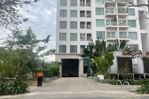 1 phụ nữ rơi từ tầng cao chung cư lúc rạng sáng