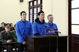 Mua bán hơn 100 kg pháo nổ, ba người lãnh án 18 năm tù