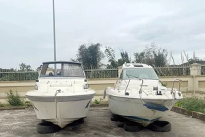 Thu giữ lô hàng động cơ máy thuỷ và xuồng nhập lậu tại Quảng Ninh