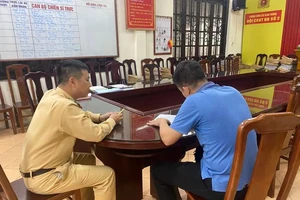 Ô tô quay đầu chạy ngược chiều khi gặp chốt kiểm tra nồng độ cồn