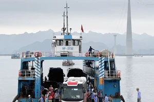 Lo tắc phà, Hải Phòng lại hạn chế 1 số phương tiện sang Cát Bà vào giờ cao điểm dịp nghỉ lễ
