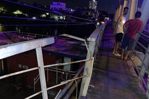 Sà lan tông vào cầu, đường sắt Hà Nội – Hải Phòng không thể trả khách ga cuối