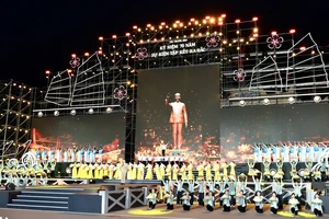 Xúc động chương trình lễ kỷ niệm 70 năm tập kết ra Bắc