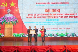 Phó Thủ tướng trao quyết định thành lập Khu Kinh tế ven biển phía Nam Hải Phòng 