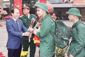 Tân binh Hải Phòng được tặng 10 triệu đồng, hỗ trợ sửa nhà