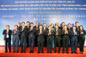 Bí thư 4 tỉnh biên giới Việt Nam và Bí thư Khu tự trị dân tộc Choang Quảng Tây gặp gỡ đầu Xuân