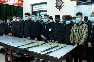 Triệu tập hơn 50 thanh thiếu niên phóng xe, cầm hung khí đánh nhau trên phố
