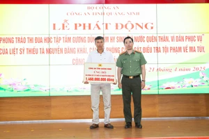 Trao gần 1,7 tỉ đồng hỗ trợ gia đình liệt sỹ Nguyễn Đăng Khải