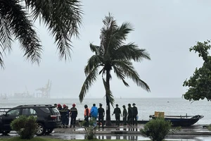 Phát hiện một thi thể nam giới trôi dạt trong vùng vịnh Hạ Long