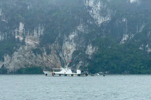 Tìm thấy thi thể, nghi là nạn nhân trong vụ lật tàu trên vịnh Hạ Long