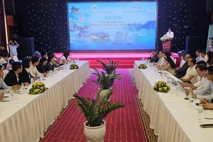 Quảng Ninh tặng du khách bia và chả mực để kích cầu du lịch