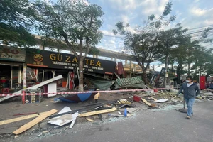 Nổ cạnh sân vận động ở Hải Phòng, nhiều ki-ốt bị kéo đổ