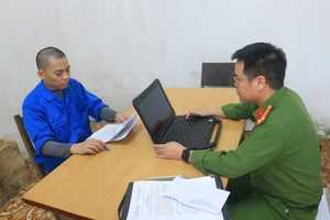 Bắt nhóm lừa đảo hàng trăm người bằng dự án tiền ảo