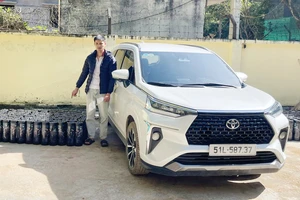 Đang chở 200 bình khí cười thì bị Biên phòng Quảng Ninh phát hiện