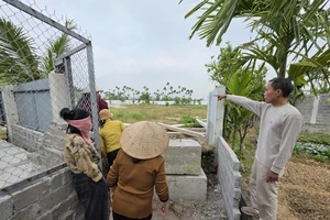 Hải Phòng: Tranh cãi nguồn gốc đất, xuất hiện các khối bê tông chắn ngang đường ra đồng