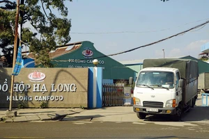 Ngày đầu đóng cửa nhà máy đồ hộp Hạ Long, nhiều bộ phận vẫn làm việc
