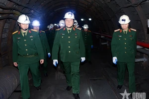 Đại tướng Nguyễn Trọng Nghĩa thăm và tặng quà Tết tại Binh đoàn 19