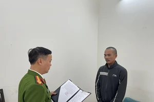 Mâu thuẫn trong sinh hoạt, dùng điếu cày đánh đồng nghiệp thương tích 34%