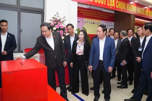 Chủ tịch Quốc hội Trần Thanh Mẫn kiểm tra công tác chuẩn bị bầu cử tại Hải Phòng