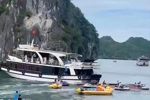 Va chạm giữa tàu du lịch và thuyền máy chở khách ở Cát Bà, 1 người tử vong