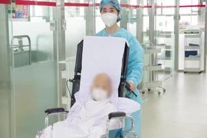 Bé trai 5 tuổi nặng 15 kg ở TP.HCM được ghép gan từ người cho sống