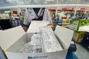 Giá kit test COVID-19 ở Hà Nội hạ nhiệt