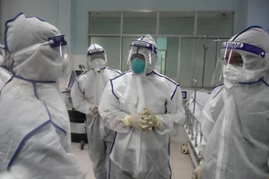 Việt Nam có tổng cộng hơn 42.000 người tử vong vì COVID-19