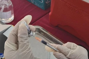 Hoãn tiêm vaccine 3 tháng với trẻ 5-11 tuổi từng mắc COVID-19