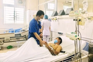 Ngộ độc nặng tetrodotoxin sau khi ăn cơm với ruốc lỗ