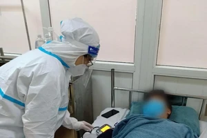 Hôn mê sau 15 phút uống thuốc điều trị COVID-19 tự mua 