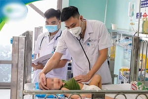 Liên tiếp 5 trẻ uống nhầm dầu thắp hương