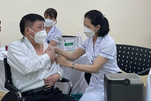 Giao chỉ tiêu tiêm vaccine COVID-19 tới tận cấp huyện, cấp xã