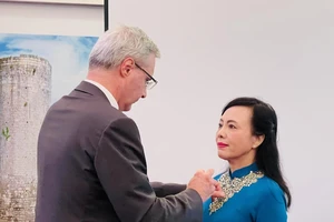 PGS.TS Nguyễn Thị Kim Tiến, nguyên Bộ trưởng Y tế nhận Huân chương Bắc đẩu Bội tinh lần 2