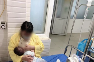 Cứu sống mẹ cùng con 3 tháng tuổi tự tử bằng thuốc diệt cỏ 