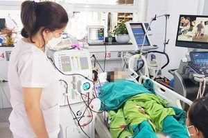 Cứu cô gái 18 tuổi nguy kịch vì uống thuốc trừ sâu