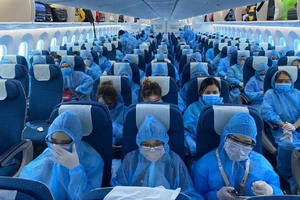 Sở Y tế yêu cầu 10 quận, huyện ở Hà Nội cung cấp hồ sơ liên quan các 'chuyến bay giải cứu'