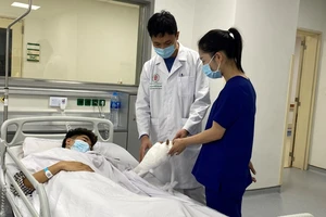 Học theo mạng tự chế pháo nổ, nhiều trẻ nát tay