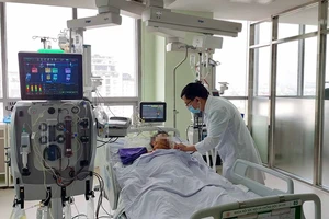 Ngừng tim phổi vì ngộ độc rượu methanol 