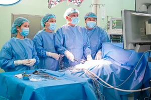 Dạ dày bé 3 tuổi xoắn 180 độ 