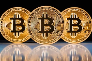 Nhập 100 'trâu cày Bitcoin' TQ nhưng bị mắc kẹt 