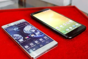 Infographic: So sánh điện thoại chính hãng và xách tay