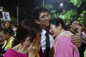 Clip: Người dân Thái Lan đau buồn vì mất mát to lớn