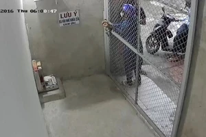 Cận cảnh 3 tên trộm cắt cửa đột nhập nhà trọ 