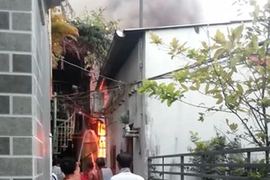 Clip: Lời kể nhân chứng trong vụ cháy ở quận Bình Thạnh