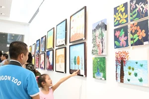 Clip: Triển lãm 'lạ' gây quỹ bảo vệ động vật hoang dã