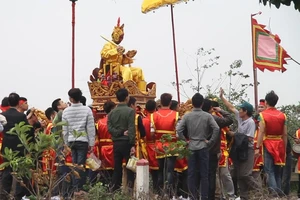 Clip: Lễ hội đền Sái đông đúc, náo nhiệt ở Hà Nội