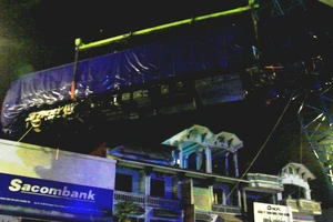 Clip: Cẩu 3 toa tàu Cát Linh cuối cùng lên đường ray