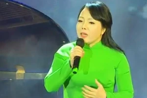 Clip: Bộ trưởng Y tế hát mừng ngày Thầy thuốc Việt Nam